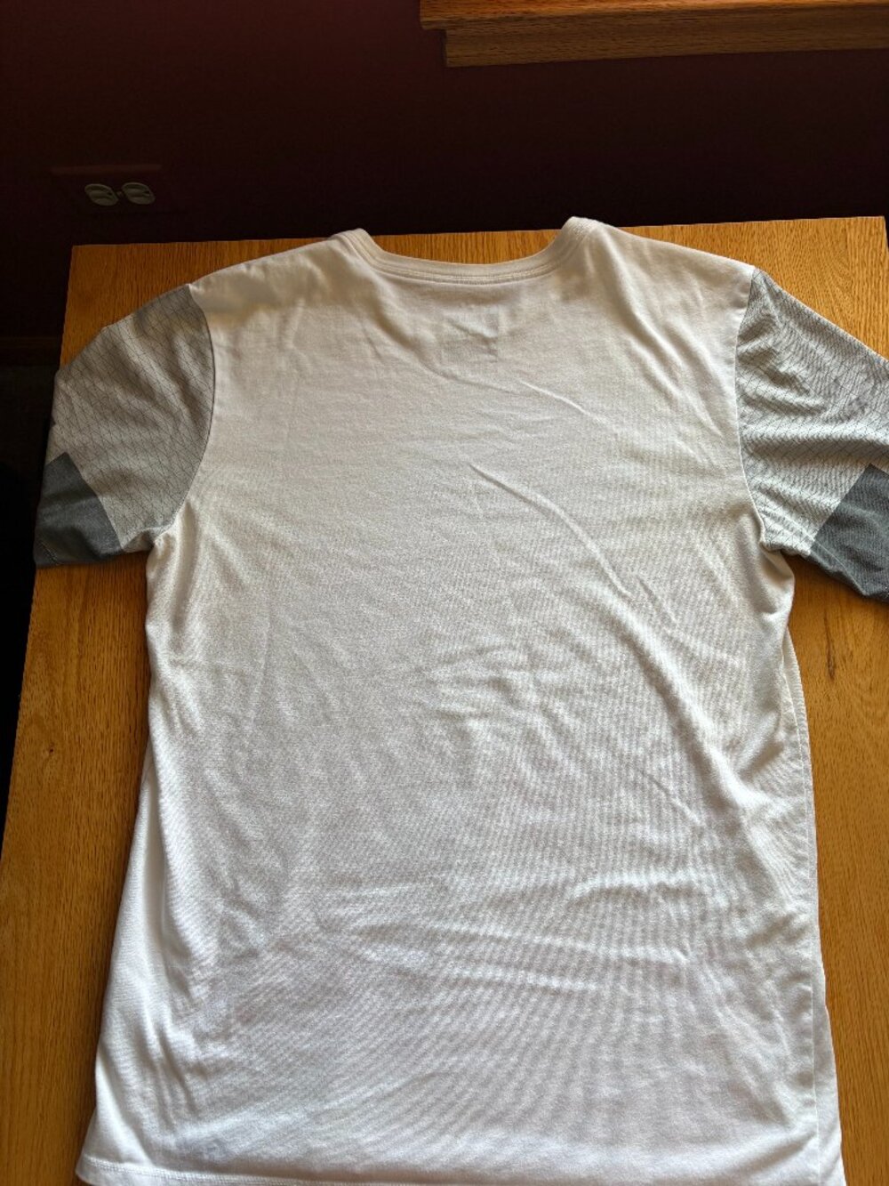 The Nike Tee Dri Fit Mens Medium White with Gray Sleeves